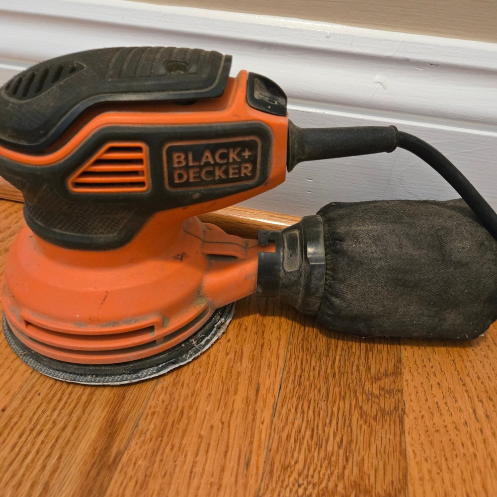 Black & Decker BDERO600 5 Inch Random Orbit Sander Corded 2.4A Orange Black